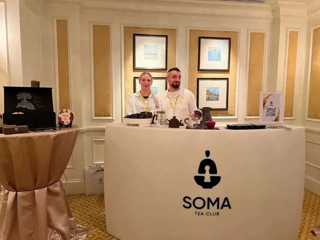 Стойка SOMA с чайными мастерами в Four Seasons Lion Palace, май 2024
